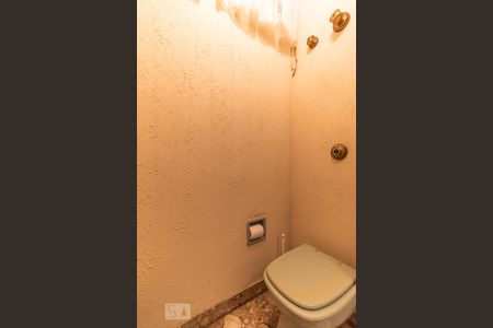 Casa à venda com 306m², 4 quartos e 4 vagas Casa à venda com 306m², 4 quartos e 4 vagasLavabo