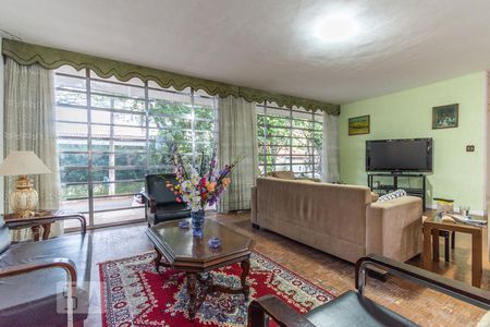 Casa à venda com 306m², 4 quartos e 4 vagas Casa à venda com 306m², 4 quartos e 4 vagasSala