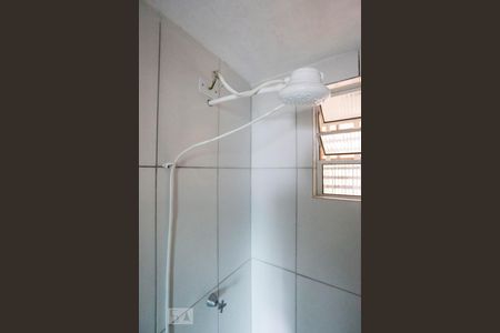 Banheiro de apartamento para alugar com 2 quartos, 45m² em Passo da Areia, Porto Alegre