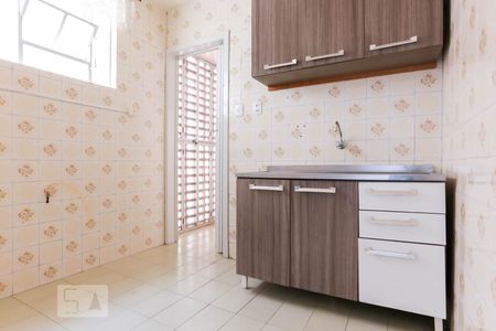 Cozinha de apartamento para alugar com 2 quartos, 45m² em Passo da Areia, Porto Alegre