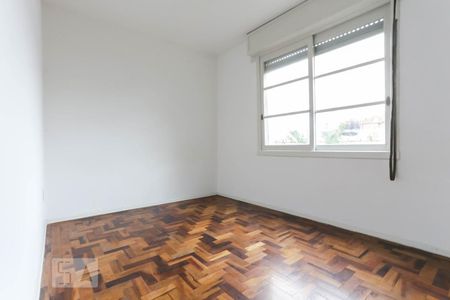 Quarto 1 de apartamento para alugar com 2 quartos, 45m² em Passo da Areia, Porto Alegre