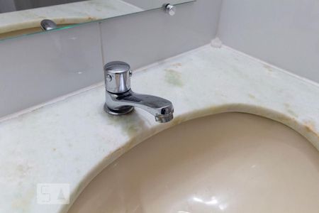 Banheiro social de casa para alugar com 1 quarto, 40m² em Saúde, São Paulo