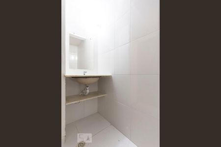 Banheiro social de casa para alugar com 1 quarto, 40m² em Saúde, São Paulo