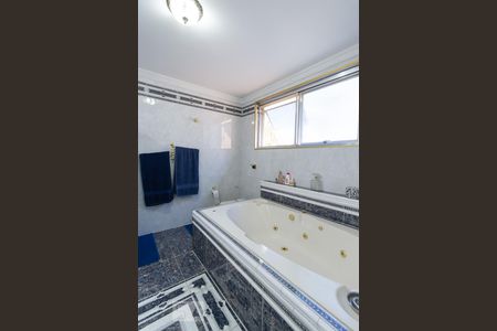 Casa para alugar com 480m², 5 quartos e 6 vagas Casa para alugar com 480m², 5 quartos e 6 vagasBanheiro Suíte 5