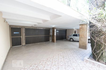 Casa para alugar com 480m², 5 quartos e 6 vagas Casa para alugar com 480m², 5 quartos e 6 vagasGaragem