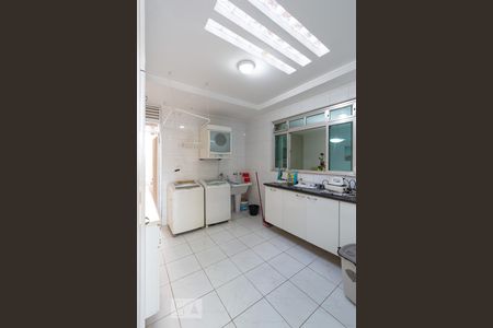 Casa para alugar com 480m², 5 quartos e 6 vagas Casa para alugar com 480m², 5 quartos e 6 vagasÁrea de Serviço