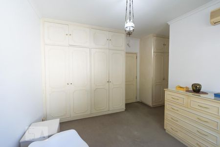 Casa para alugar com 480m², 5 quartos e 6 vagas Casa para alugar com 480m², 5 quartos e 6 vagasSuíte 2