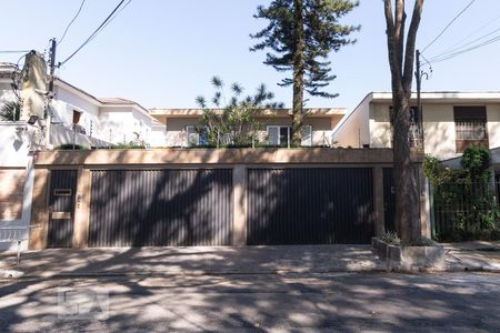 Casa para alugar com 480m², 5 quartos e 6 vagas Casa para alugar com 480m², 5 quartos e 6 vagasFachada