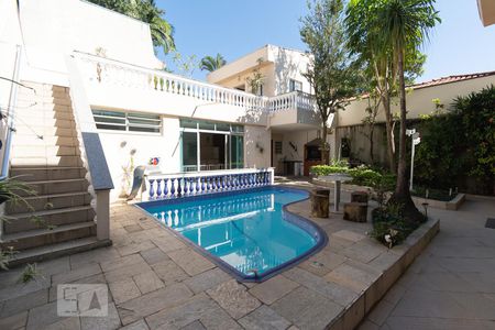 Casa para alugar com 480m², 5 quartos e 6 vagas Casa para alugar com 480m², 5 quartos e 6 vagasPiscina