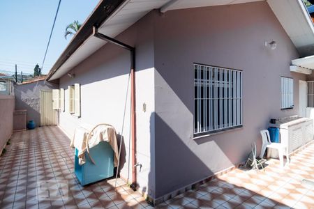 Casa à venda com 500m², 3 quartos e 3 vagas Casa à venda com 500m², 3 quartos e 3 vagasÁrea Externa