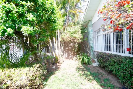 Casa à venda com 500m², 3 quartos e 3 vagas Casa à venda com 500m², 3 quartos e 3 vagasGaragem Frente