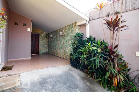 Casa à venda com 500m², 3 quartos e 3 vagas Casa à venda com 500m², 3 quartos e 3 vagasGaragem Frente