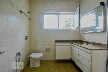 Casa à venda com 140m², 3 quartos e 2 vagas Casa à venda com 140m², 3 quartos e 2 vagasBanheiro 02
