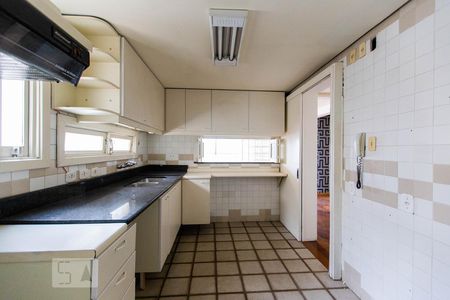 Apartamento à venda com 302m², 4 quartos e 3 vagas Apartamento à venda com 302m², 4 quartos e 3 vagasCozinha