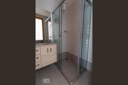 Banheiro de apartamento para alugar com 2 quartos, 70m² em Guará Ii, Brasília