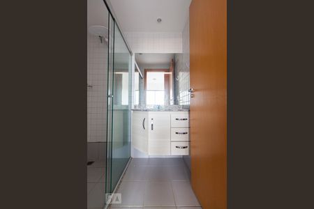 Suíte do quarto 2 de apartamento para alugar com 2 quartos, 70m² em Guará Ii, Brasília