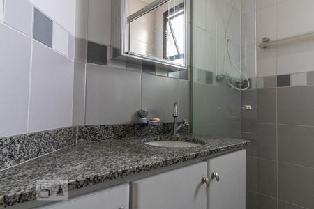 Banheiro de apartamento para alugar com 1 quarto, 47m² em Rudge Ramos, São Bernardo do Campo