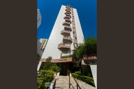 Apartamento à venda com 136m², 3 quartos e 2 vagas Apartamento à venda com 136m², 3 quartos e 2 vagasFachada