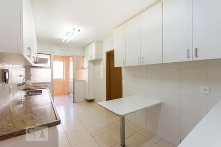 Apartamento à venda com 136m², 3 quartos e 2 vagas Apartamento à venda com 136m², 3 quartos e 2 vagasCozinha