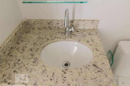 Pia do banheiro de apartamento para alugar com 3 quartos, 76m² em Picanço, Guarulhos