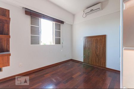 Casa à venda com 420m², 4 quartos e 4 vagas Casa à venda com 420m², 4 quartos e 4 vagasQuarto 1