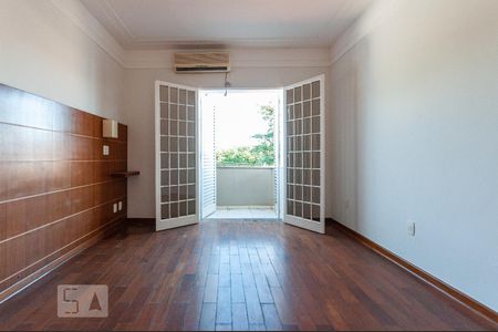 Casa à venda com 420m², 4 quartos e 4 vagas Casa à venda com 420m², 4 quartos e 4 vagasQuarto 3 - Suíte