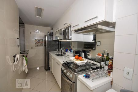 Apartamento à venda com 72m², 3 quartos e sem vagaCozinha e Área de Serviço