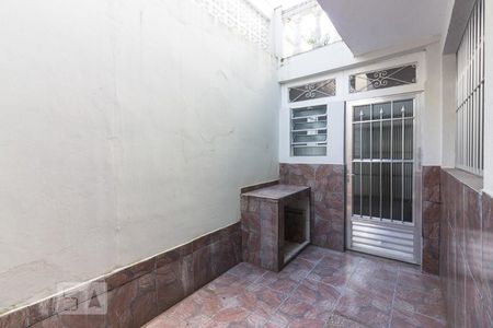 Casa de condomínio à venda com 220m², 3 quartos e 2 vagasQuintal