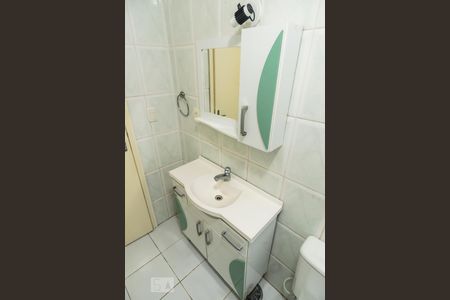 Banheiro de apartamento para alugar com 1 quarto, 30m² em Floresta, Porto Alegre