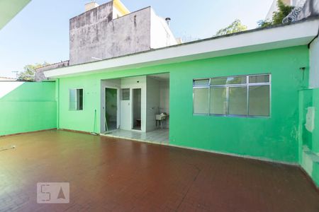 Casa à venda com 400m², 3 quartos e 2 vagasFundos