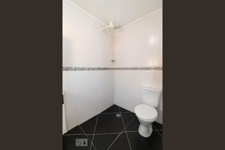 Casa à venda com 215m², 4 quartos e 2 vagas Casa à venda com 215m², 4 quartos e 2 vagasBanheiro da Suíte 1