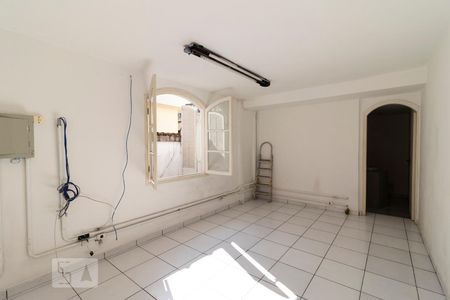 Casa à venda com 215m², 4 quartos e 2 vagas Casa à venda com 215m², 4 quartos e 2 vagasSala 6