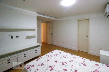 Apartamento à venda com 370m², 5 quartos e 3 vagasSuíte 2