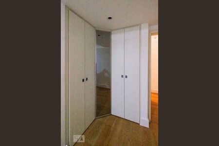 Apartamento à venda com 370m², 5 quartos e 3 vagasSuíte 2