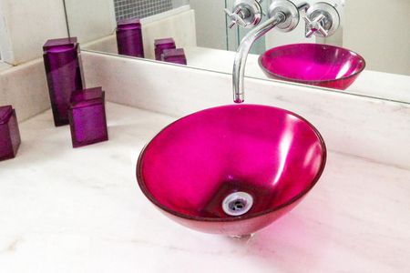 Apartamento à venda com 370m², 5 quartos e 3 vagasPia - Banheiro da Suíte 2