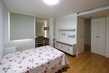 Apartamento à venda com 370m², 5 quartos e 3 vagasSuíte 2