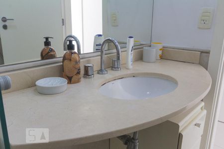 Apartamento à venda com 85m², 2 quartos e 2 vagas Apartamento à venda com 85m², 2 quartos e 2 vagasBanheiro da Suíte 2