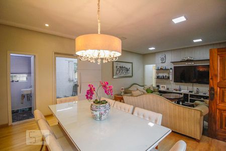 Casa à venda com 500m², 7 quartos e 3 vagas Casa à venda com 500m², 7 quartos e 3 vagasSala