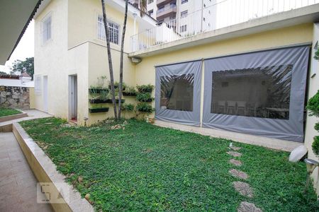 Casa à venda com 500m², 7 quartos e 3 vagas Casa à venda com 500m², 7 quartos e 3 vagasQuintal