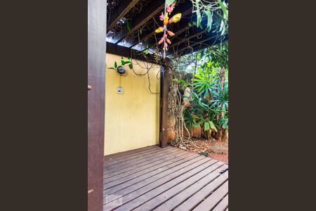 Casa à venda com 396m², 5 quartos e 4 vagas Casa à venda com 396m², 5 quartos e 4 vagasQuintal da Frente