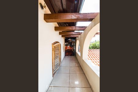Casa à venda com 396m², 5 quartos e 4 vagas Casa à venda com 396m², 5 quartos e 4 vagasVaranda