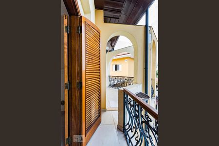 Casa à venda com 396m², 5 quartos e 4 vagas Casa à venda com 396m², 5 quartos e 4 vagasVaranda