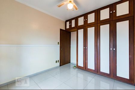 Casa à venda com 396m², 5 quartos e 4 vagas Casa à venda com 396m², 5 quartos e 4 vagasQuarto 2