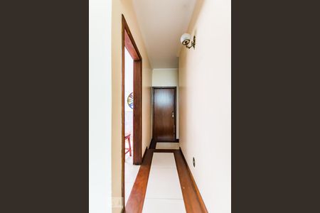 Casa à venda com 396m², 5 quartos e 4 vagas Casa à venda com 396m², 5 quartos e 4 vagasCorredor - Entrada