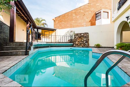 Casa à venda com 396m², 5 quartos e 4 vagas Casa à venda com 396m², 5 quartos e 4 vagasQuintal do Fundo - Piscina