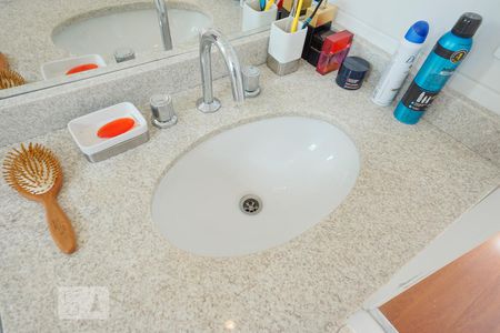 Apartamento à venda com 64m², 2 quartos e 1 vagaDetalhe banheiro suíte