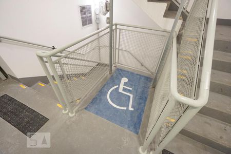 Apartamento à venda com 64m², 2 quartos e 1 vagaCorredor escada