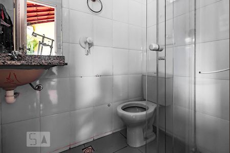 Casa à venda com 280m², 5 quartos e 3 vagasBanheiro da Casa de Fundos