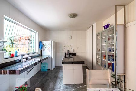 Casa à venda com 280m², 5 quartos e 3 vagasCozinha