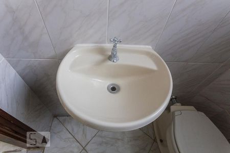 Banheiro de casa para alugar com 2 quartos, 70m² em Vila Brasílio Machado, São Paulo